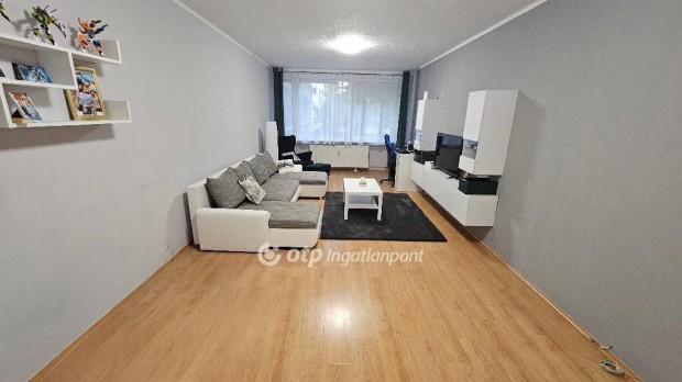 Egeri 65 nm-es lak�s elad�