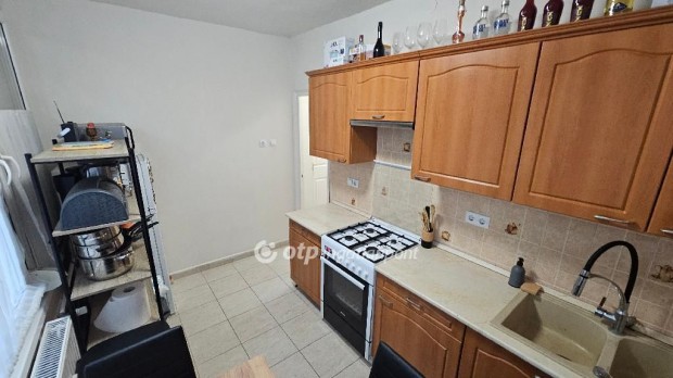 Egeri 65 nm-es lak�s elad�