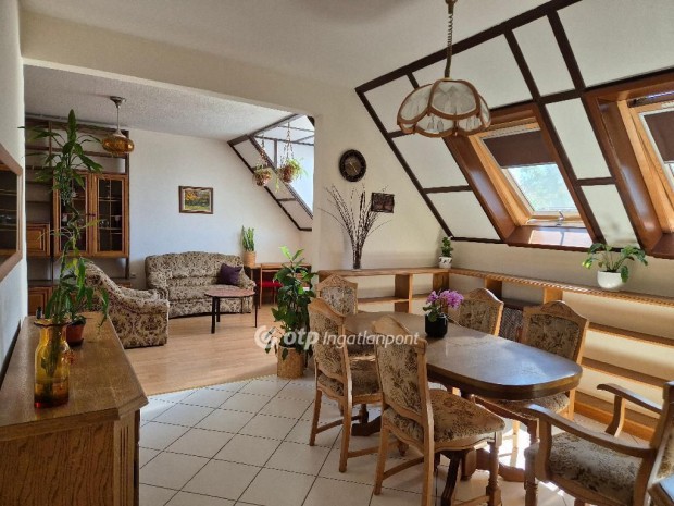 Egeri 76 nm-es lak�s elad�