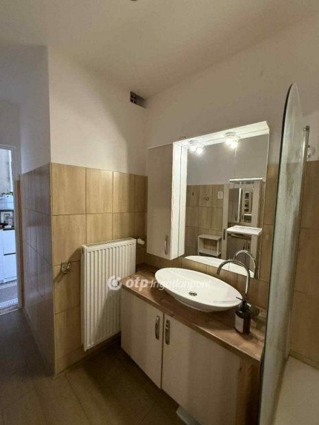 Egeri 77 nm-es lak�s elad�