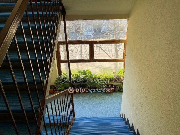 Egeri elad� 37 nm-es lak�s