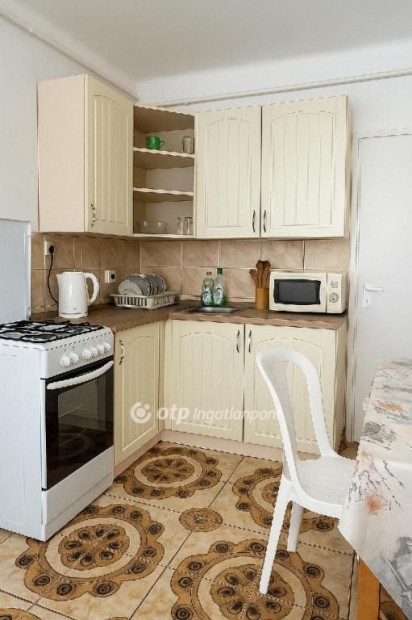 Egeri elad� 59 nm-es lak�s