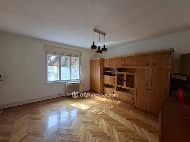 Egeri elad� 71 nm-es h�z