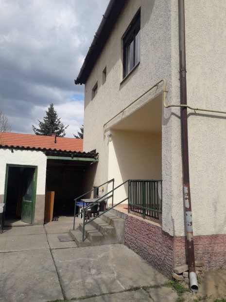 Egerszalók központi részén, csendes utcában eladásra került egy 2 szin