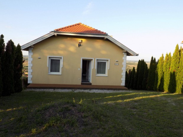 Eg�sz �vben lakhat�, egyedi panor�m�s nyaral�