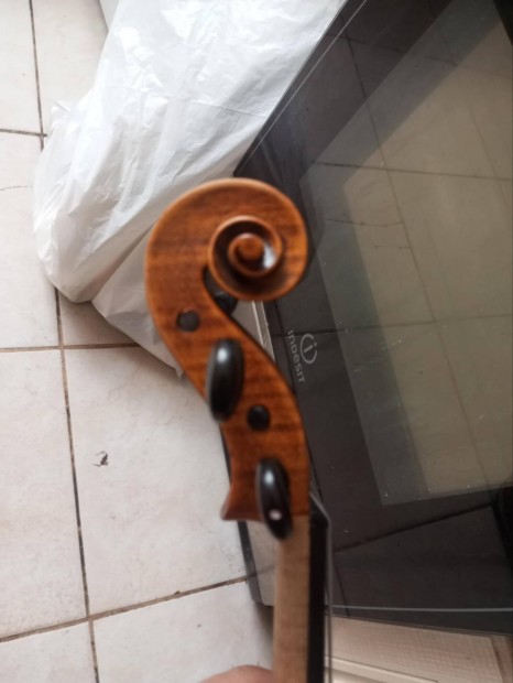 Egész hegedű eladó
