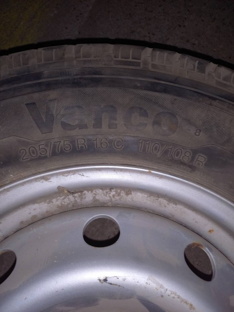 Egy darab furgon ptkerk 205/75R16C Continental gumival