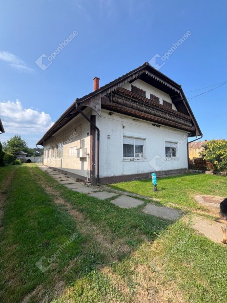 Egy h�z, k�t telek  v�lassza a vid�ki �letet Bolh�n!