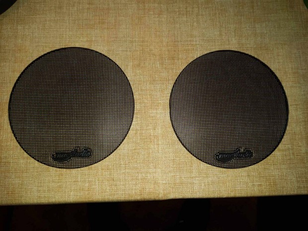 Egy pár 13 cm átmérőjű mac Audio rács