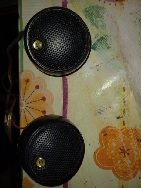 Egy pr Caliber mrkj magas hangszr