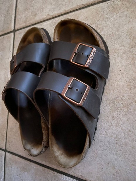 Egy pr hasznlt Birkenstock szandl j llapotban