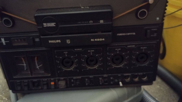 Egy szalagos Philips 4504 alkatrésznek