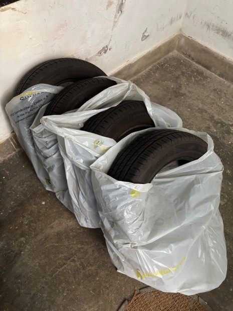 Egy szezont futott Points nyárigumi szett 205/60 R16V XL