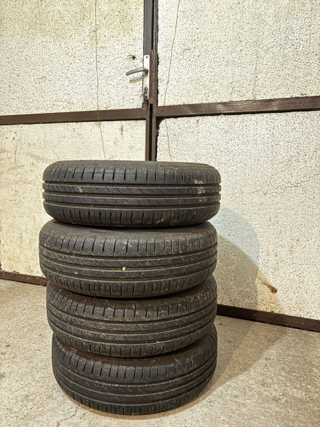 Egy szezont futott ny�ri gumi felnivel (tranzano, 175/70 R13 82T)