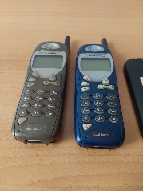Egyben elad Motorola M3888 telefon