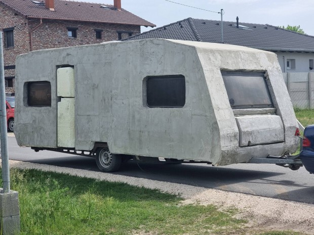 Egyedi 590 lakokocsi drajvitolt, padlofutes,zuhany,bojler,mosogatogep