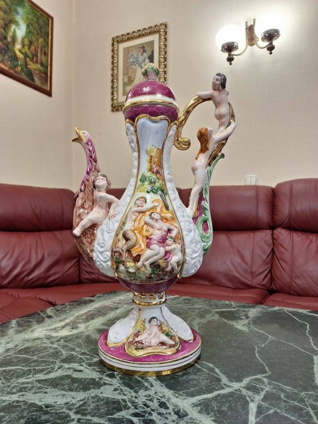 Egyedi Capodimonte porceln kancs