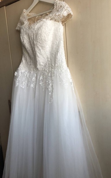 Egyedi, karcsst szabs menyasszonyi ruha L/XL mretben 