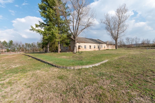 Egyedi befektet�si lehet�s�g - Lovasber�ny -  Telephely - ELAD�!