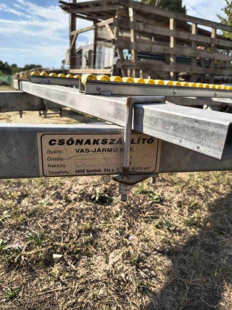 Egyedi csónakszállitó