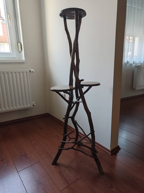 Egyedi fa virágállvány, virágtartó