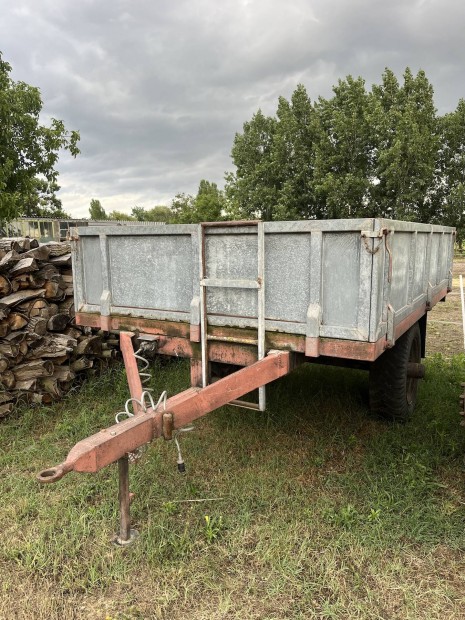 Egyedi fix ptkocsi