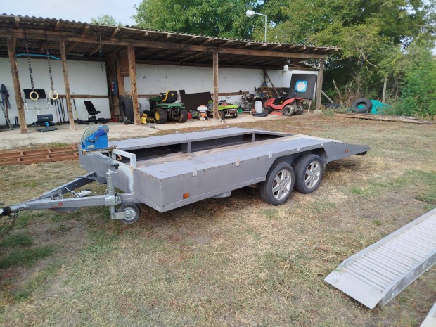 Egyedi gyrts 2000 kg-os trler