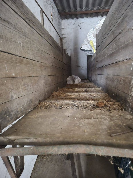 Egyedi gy�rt�s�, mobil �llatfelhajt� elad�