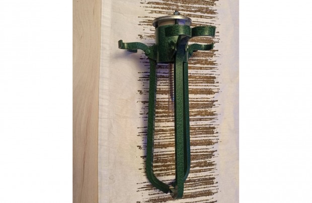 Egyedi gy�rt�s�, speci�lis kar�csonyfa talp �j