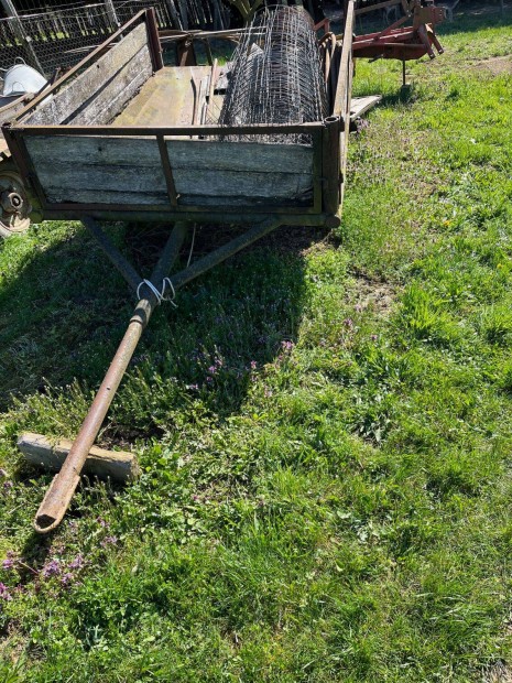 Egyedi gy�rt�s� p�tkocsi elad�!