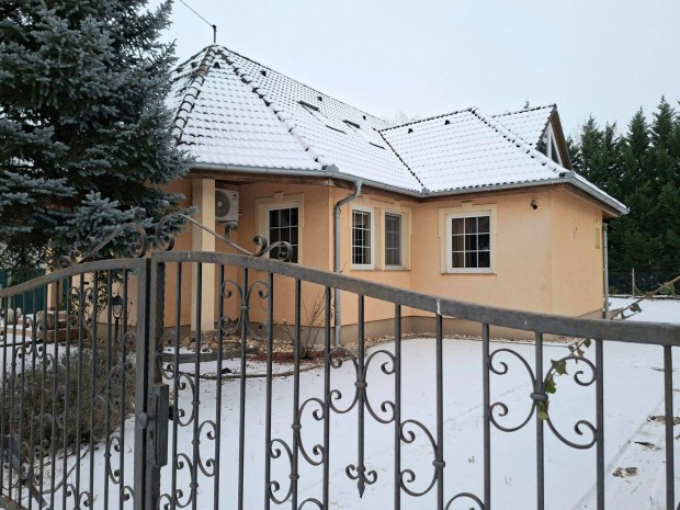 Egyedi hangulat�, otthonos csal�di h�z elad� Szombathelyen!