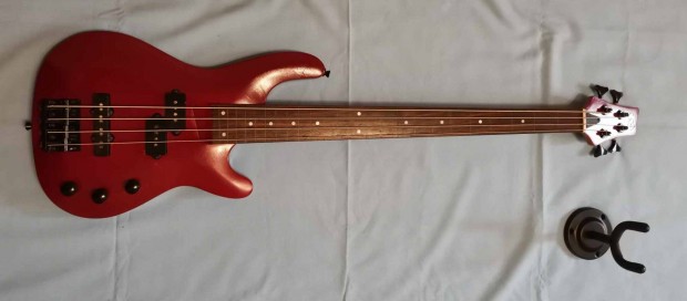 Egyedi kszts s pts fretless basszusgitr basszus gitr