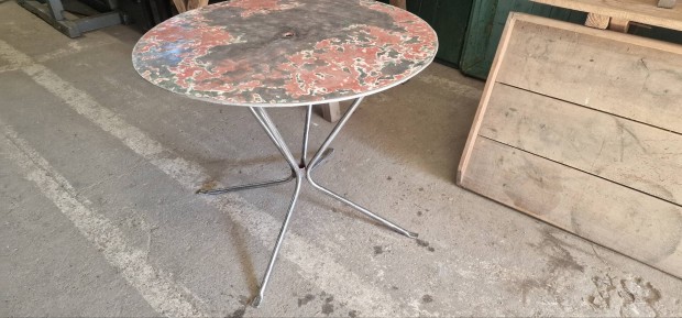 Egyedi klnleges forma retro kerti asztal kocsma asztal 