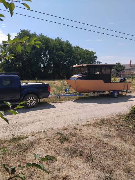 Egyedi lak� haj�