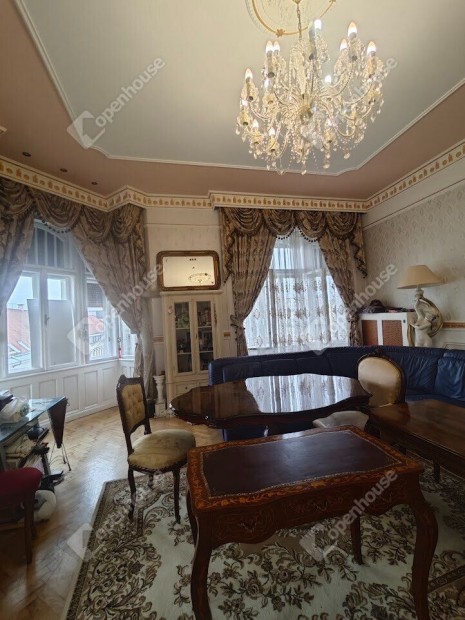 Egyedi nagypolg�ri lak�s Gy�r belv�ros�ban