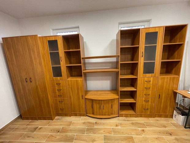 Egyedi szekr�nysor 7 r�szes