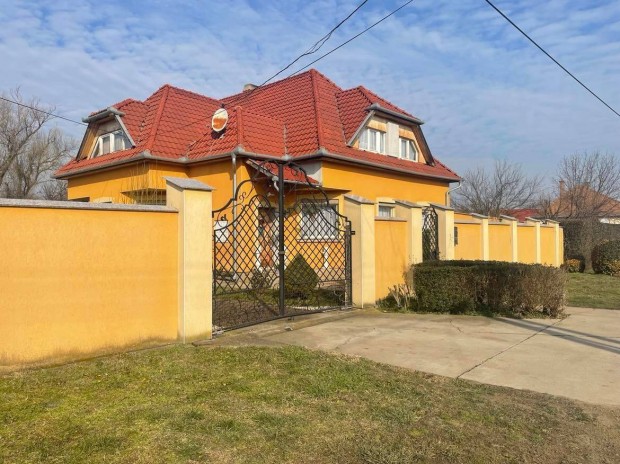 Egyedi tervez�s� ingatlan