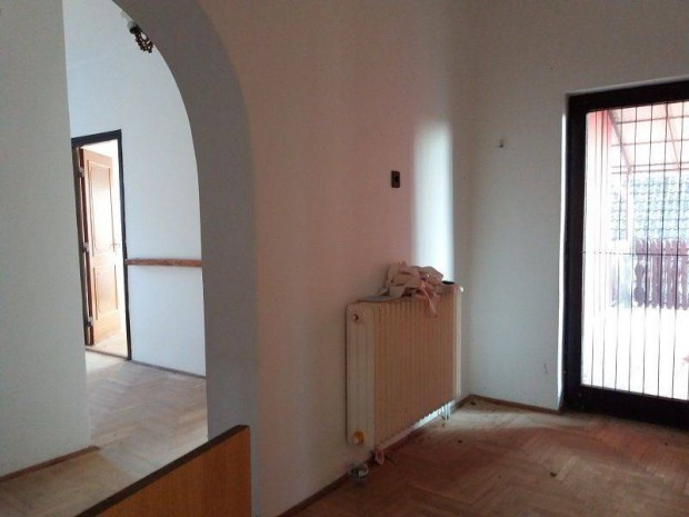 Egyedi �zleti lehet�s�g a R�tk�zi-T� k�rnyezet�ben!