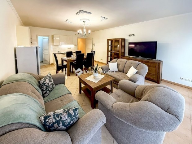 Egyed�l�ll� lehet�s�g Si�fok F�ter�n