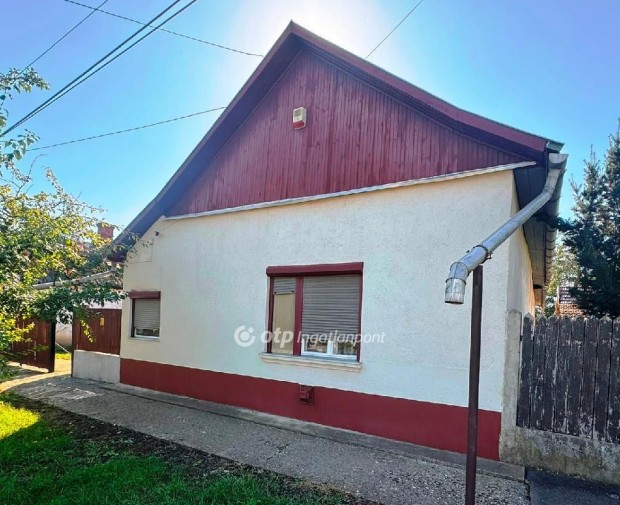 Egyeki elad� 97 nm-es h�z