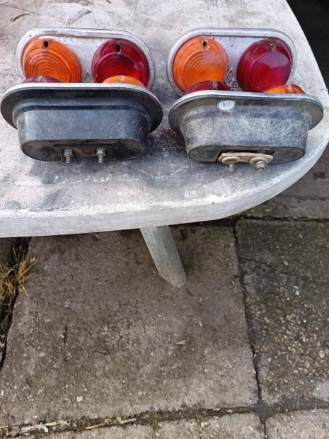 Egyes�tett h�ts� l�mpa elad�