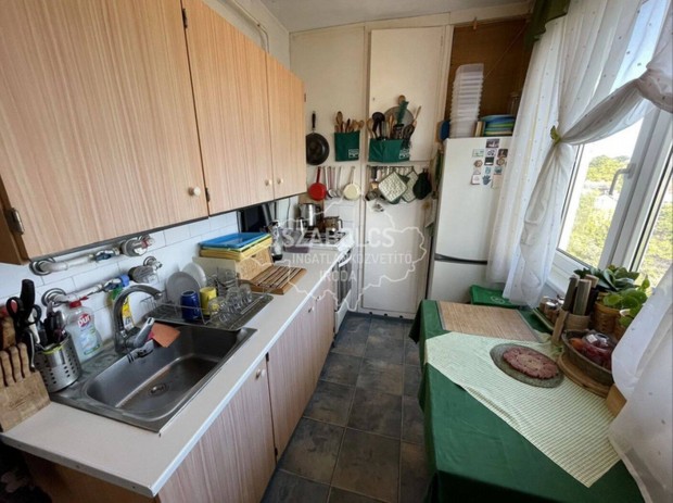 Egyetem K�zel�ben H�romszob�s, Liftes Lak�s