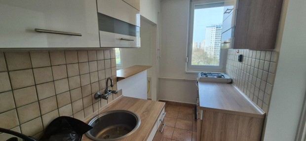 Egyetem k�zel�ben 1,5 szoba �tkez�s lak�s elad�!