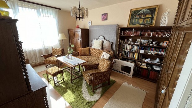 Egyetem k�zel�ben 2 szob�s t�glalak�s v�rja �j tulajdonos�t