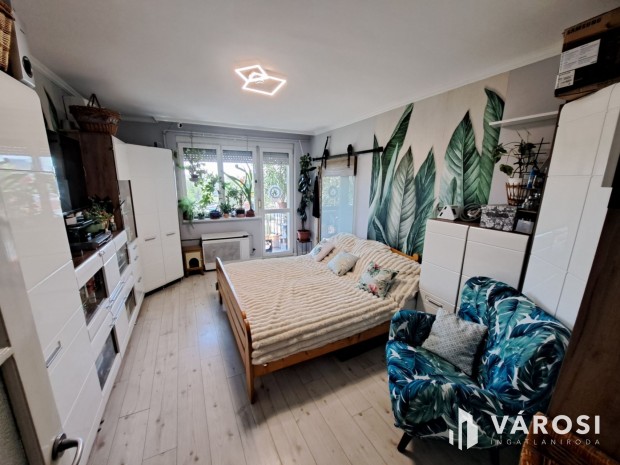 Egyetem k�zel�ben 51 nm-es lak�s megv�s�rolhat� gar�zzsal