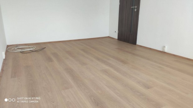 Egyetem közelében,szűz felújítás, 2.emelet, 1,5 szoba, 36 nm, erkély!