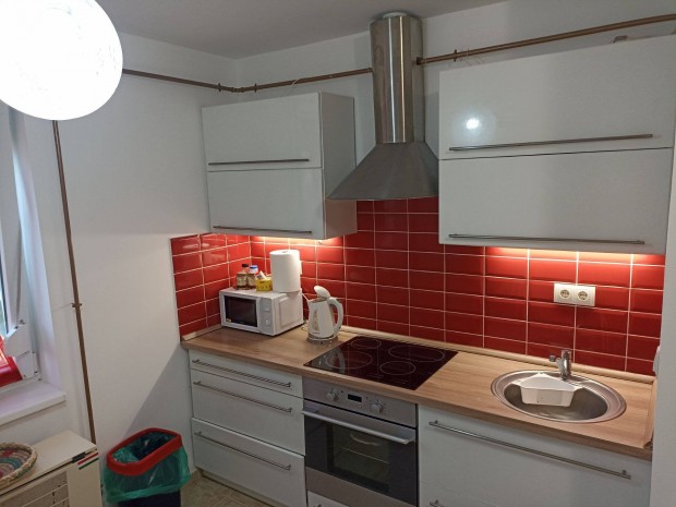 Egyetem sug�r�t k�zel�ben 2,5 szob�s lak�s kiad�!