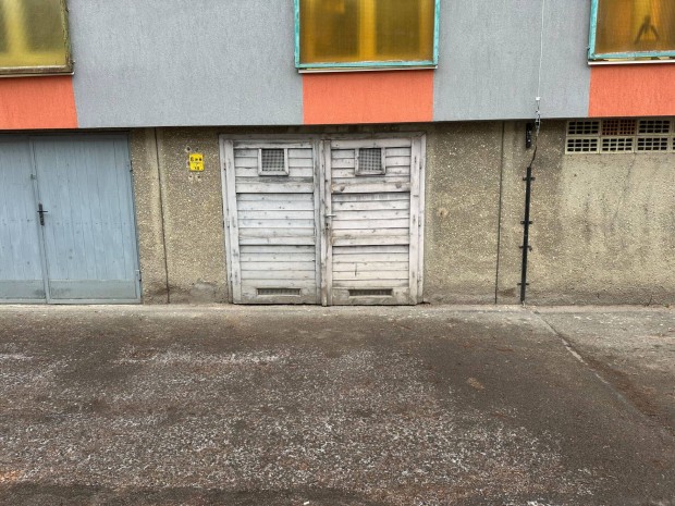 Egyetemv�rosi 18 m2-es f�t�tt gar�zs kiad� tulajdonost�l