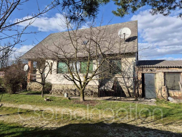 Egyh�zaskesz� - 1990-ben �p�lt 4 szoba nappalis h�z elad�