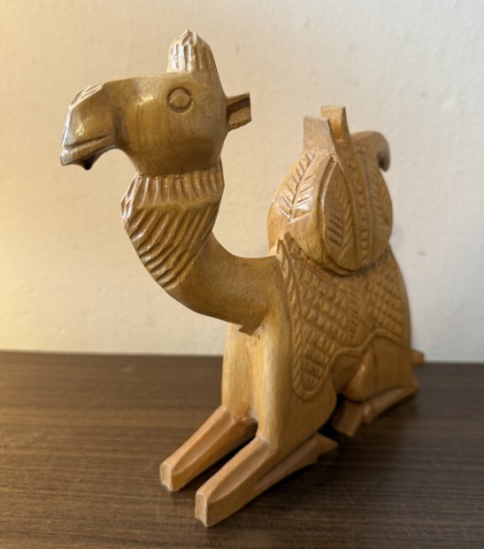 Egyiptomi faragott fa puputeve szobor